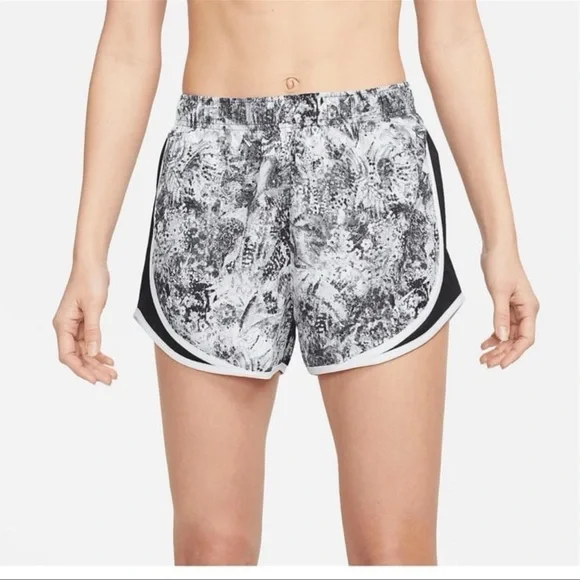Nike Running Shorts & Tank Top Bundle Set (3 Pieces) Women’s Size Small NWT